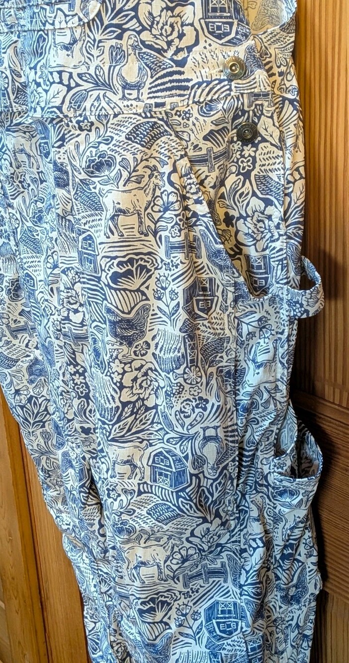 Duluth Trading Co Women's XL Heirloom Gardening Bib Overalls Blue/White Farm - Picture 13 of 16